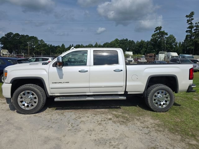 Used 2019 GMC Sierra 2500 Denali w/ Duramax Plus Package AWD/4WD image 3