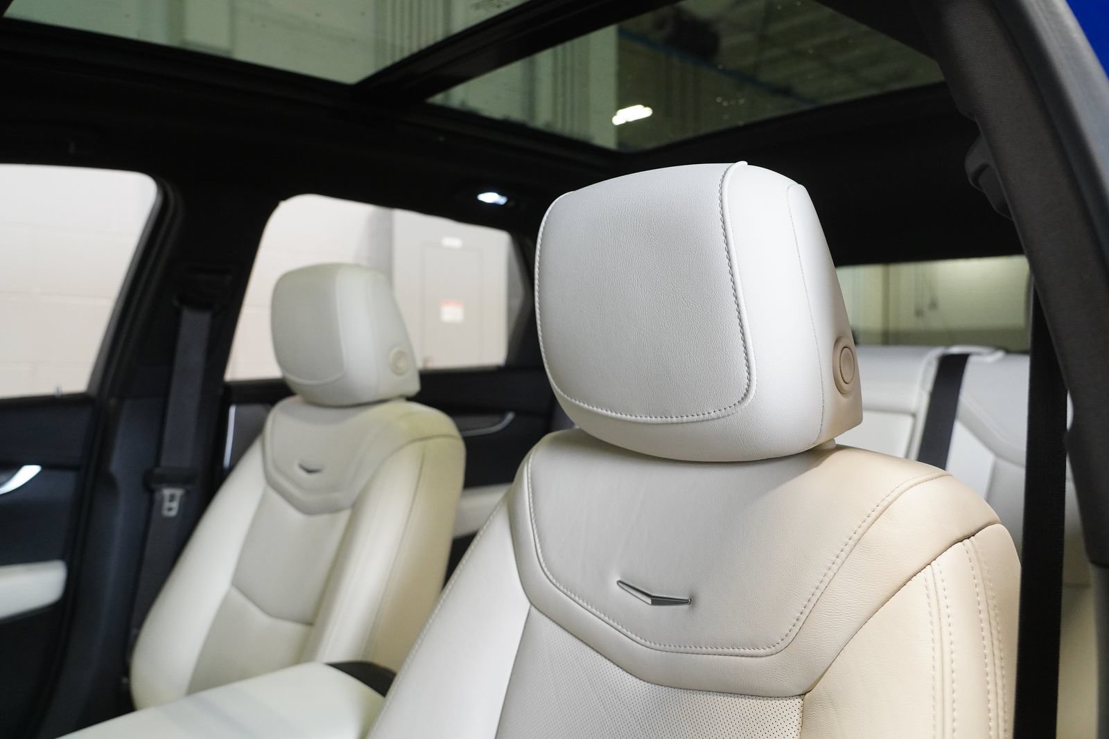 Used 2023 Cadillac XT5 Sportv w/ Technology Package AWD/4WD image 12