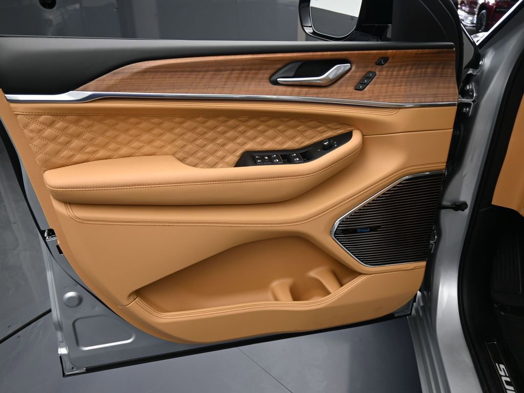 New 2025 Jeep Grand Cherokee Summit image 13