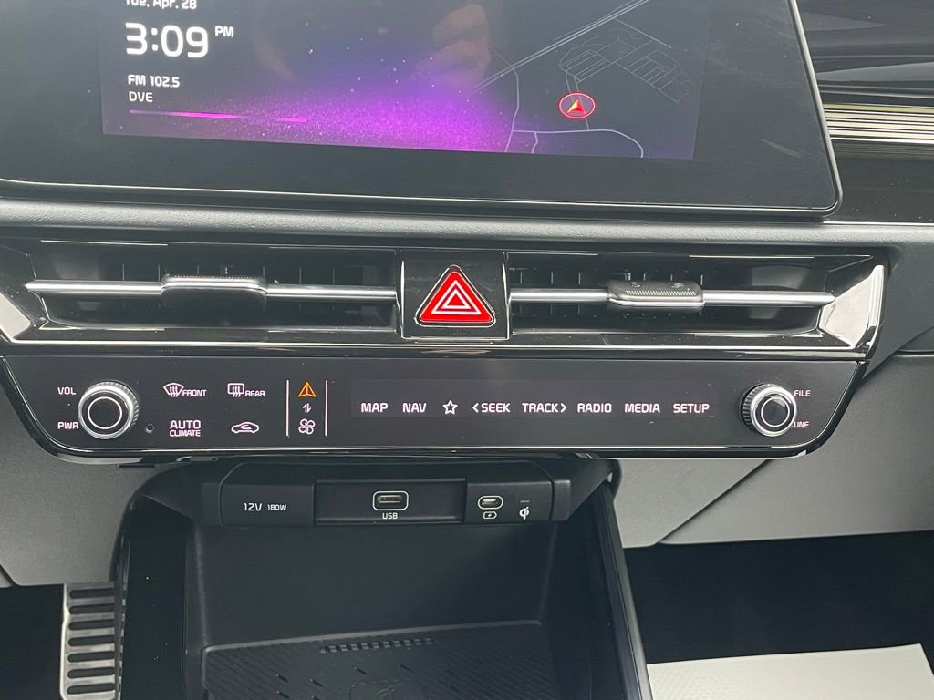 Certified 2024 Kia Niro EX Touring FWD image 34