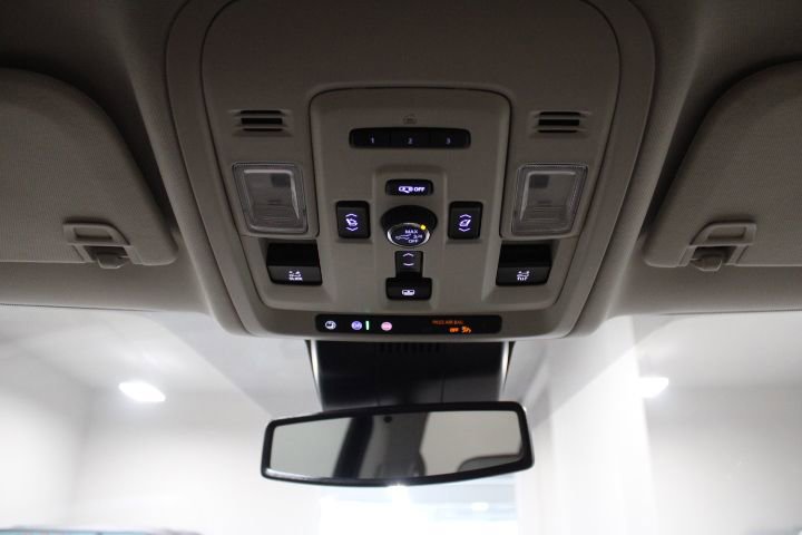 Used 2024 GMC Yukon XL Denali AWD/4WD image 42