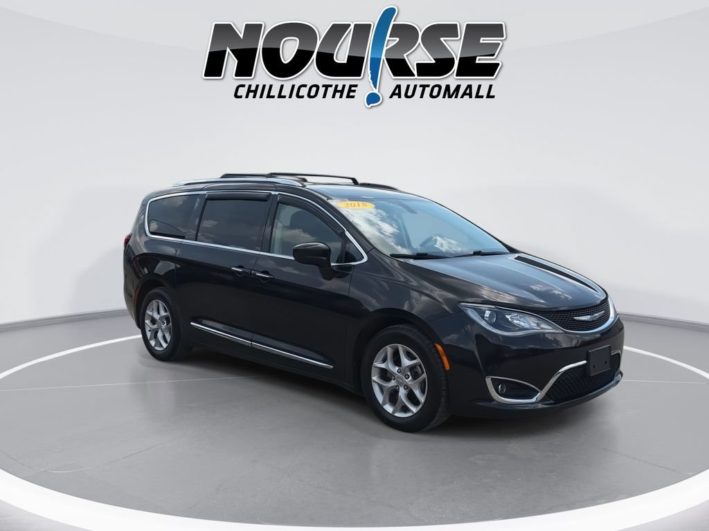 Used 2018 Chrysler Pacifica Touring-L w/ Tire & Wheel Group FWD image 2