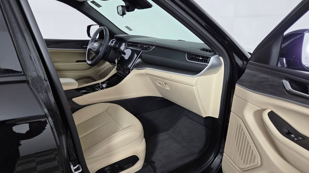 Used 2023 Jeep Grand Cherokee L Limited image 41