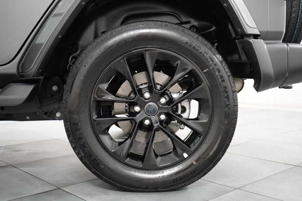 Used 2025 Jeep Wrangler Unlimited Sahara AWD/4WD image 31