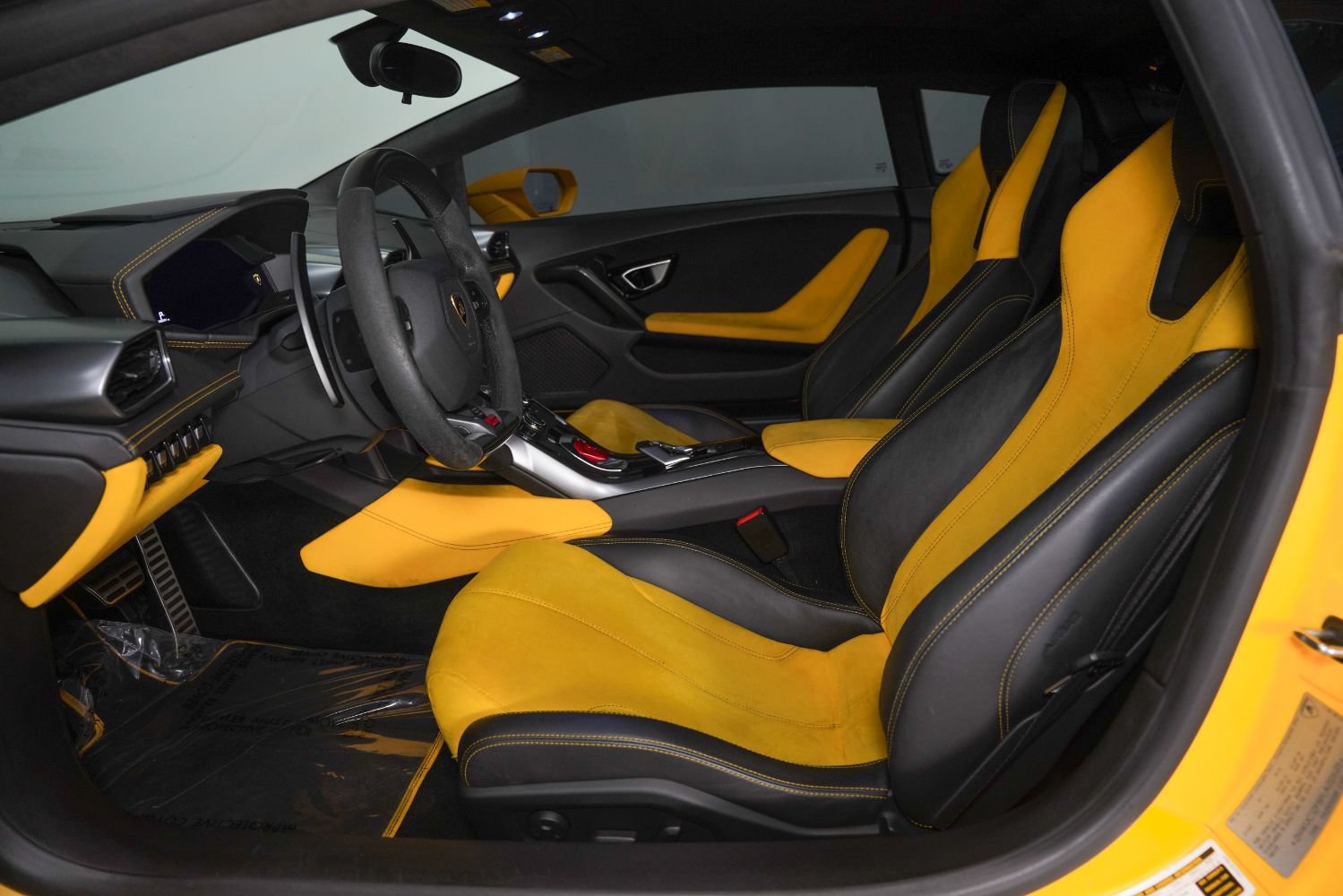 Used 2015 Lamborghini Huracan LP 610-4 AWD/4WD image 34