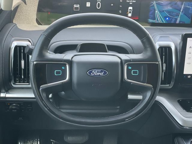 Certified 2025 Ford Expedition Platinum AWD/4WD image 8
