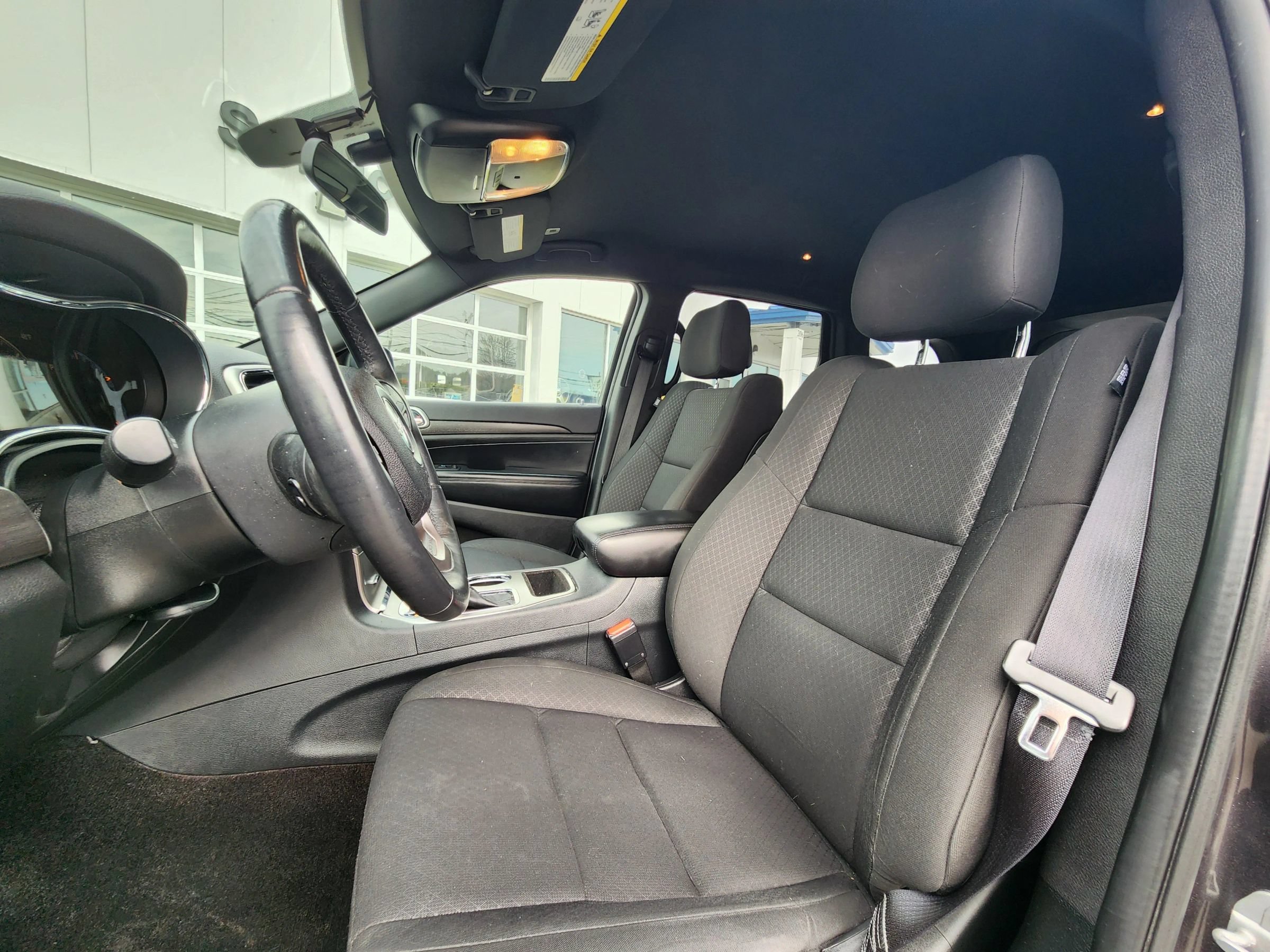 Used 2018 Jeep Grand Cherokee Laredo AWD/4WD image 8