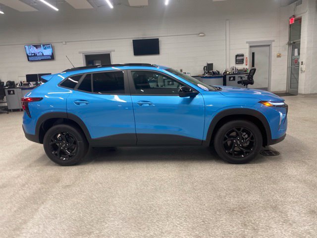 New 2026 Chevrolet Trax LT w/ Midnight Edition FWD image 4