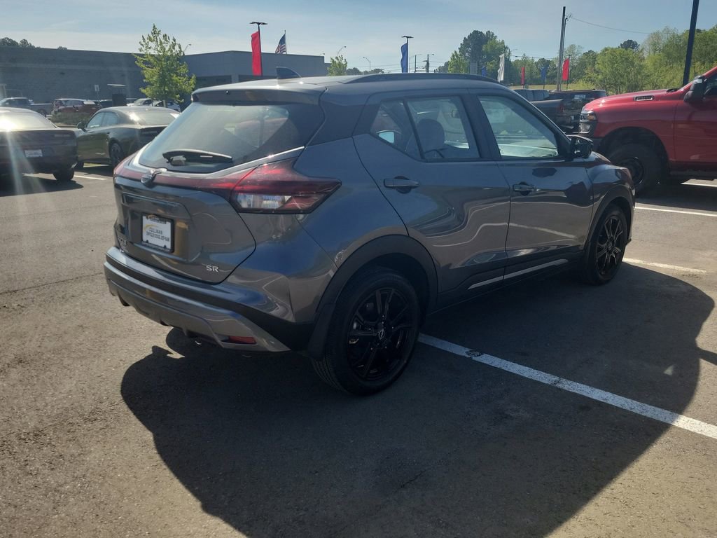 Used 2023 Nissan Kicks SR w/ SR Premium Package FWD image 3