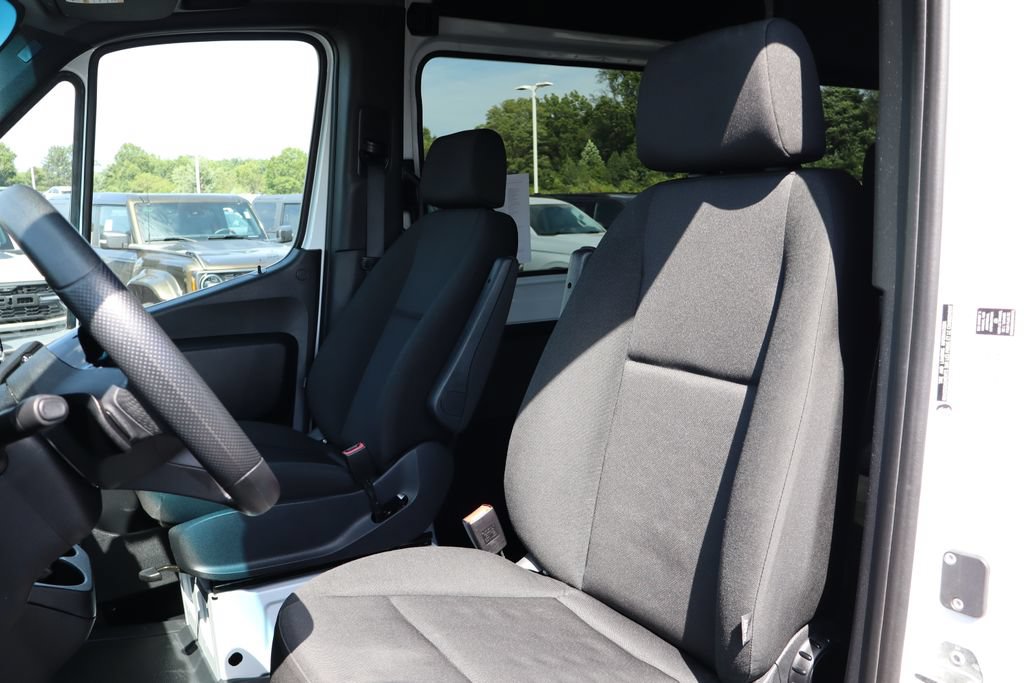 Used 2025 Mercedes-Benz Sprinter 2500 image 12