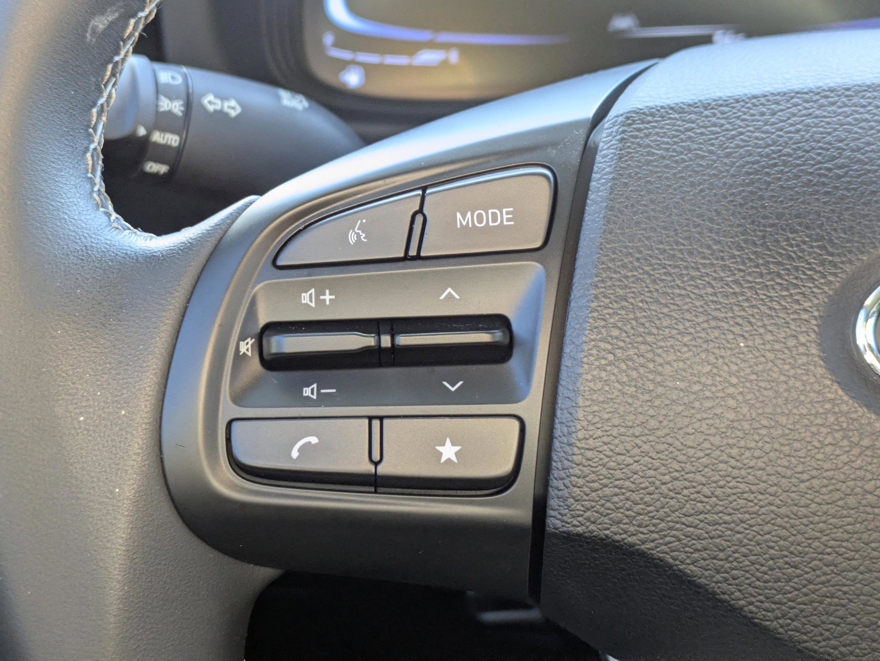 Certified 2024 Hyundai Venue SEL image 24