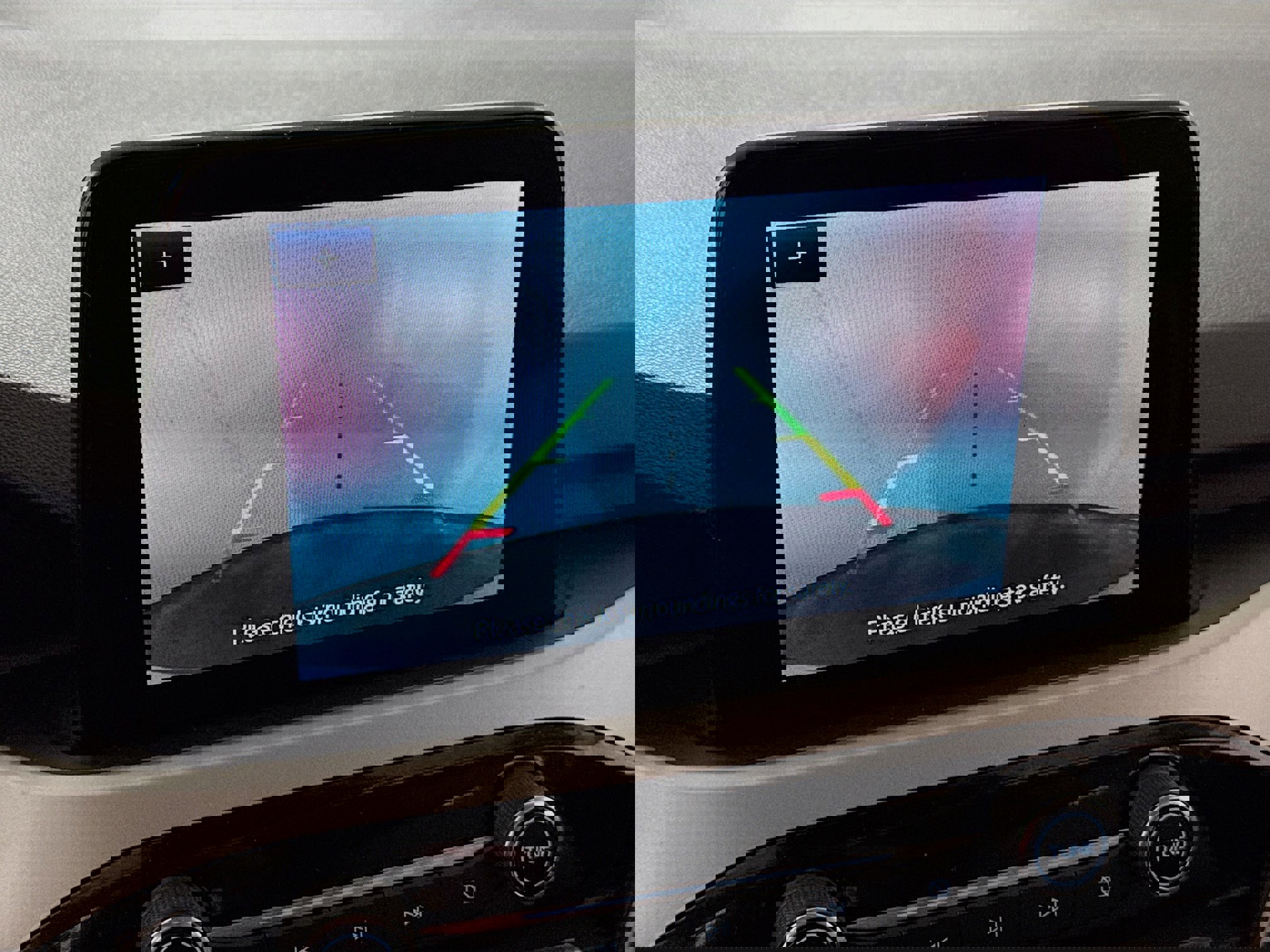 Used 2022 Ford Escape SE image 2