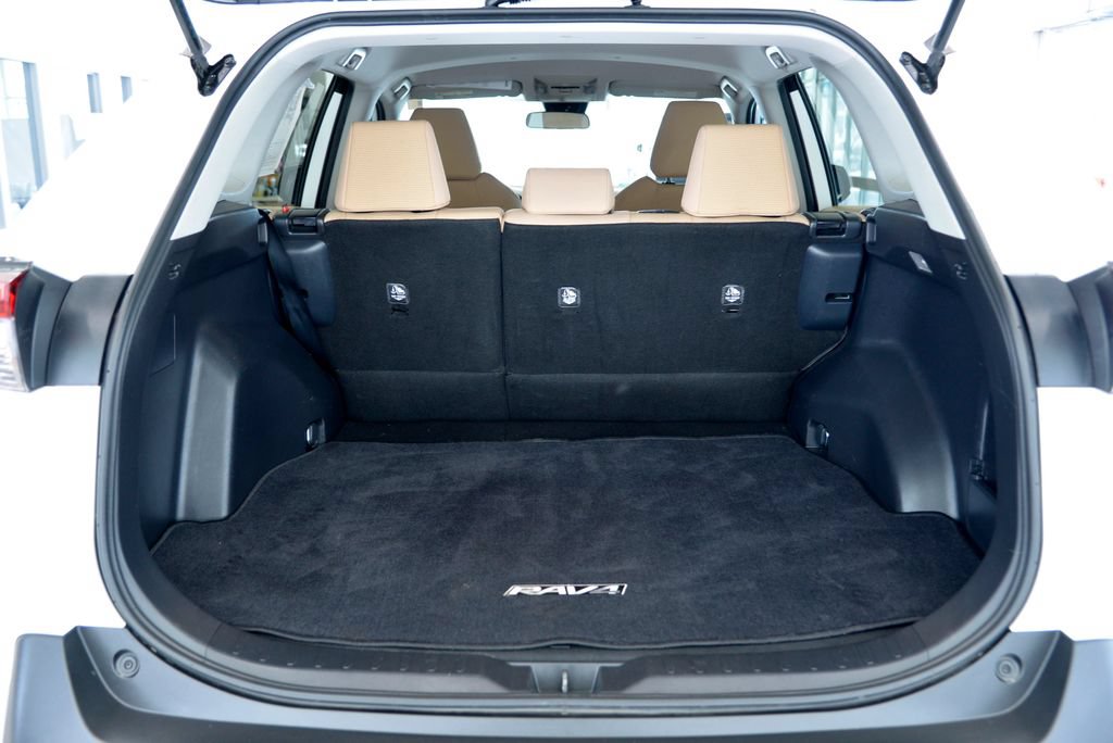 Used 2019 Toyota RAV4 LE FWD image 29
