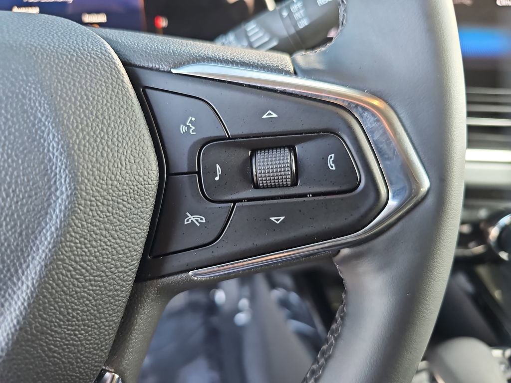 Used 2025 Chevrolet Trax LT w/ LT Convenience Package image 12