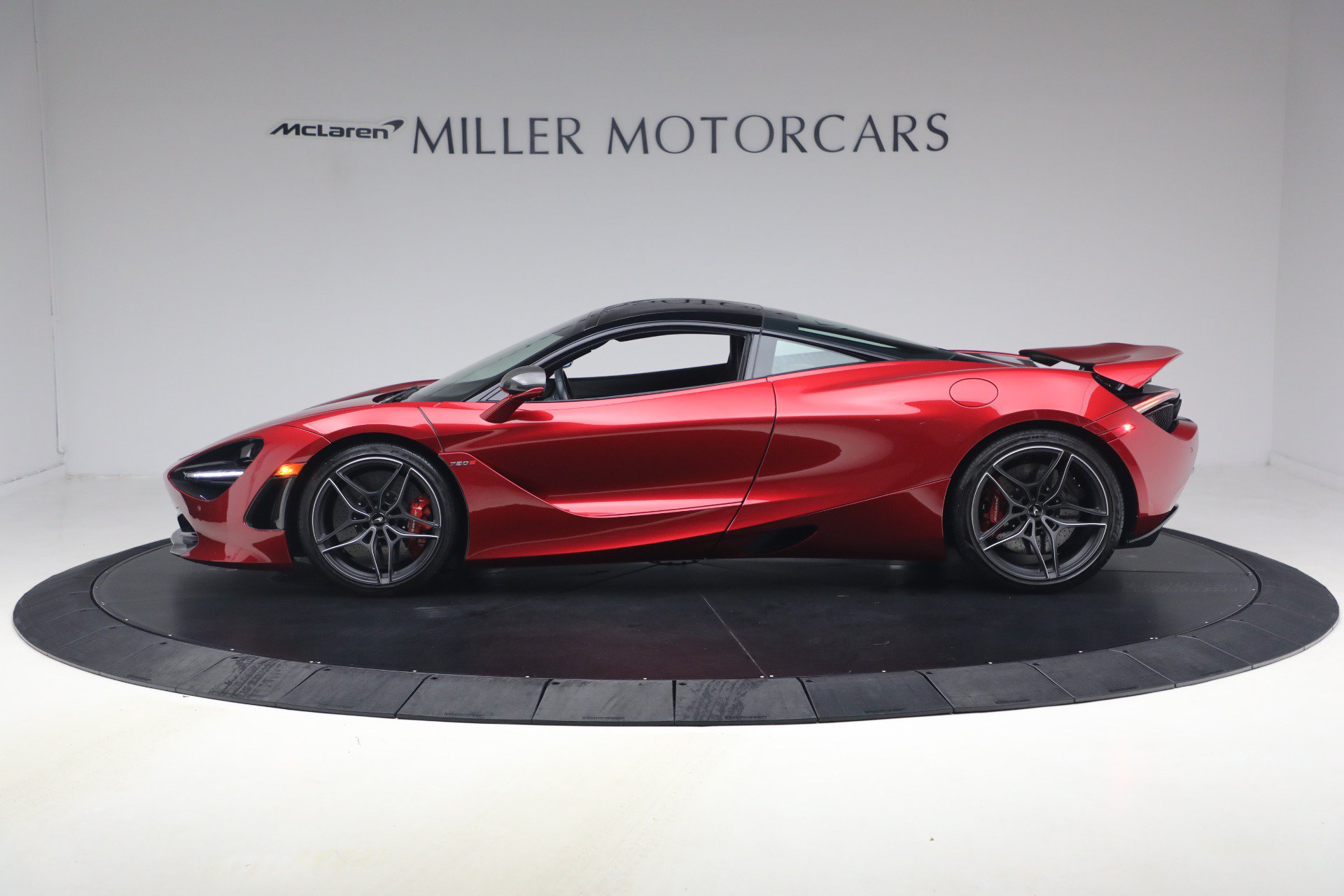 Used 2019 McLaren 720S Performance RWD image 2