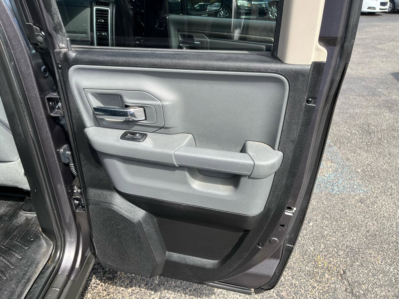 Used 2016 RAM 1500 Classic SLT AWD/4WD image 30