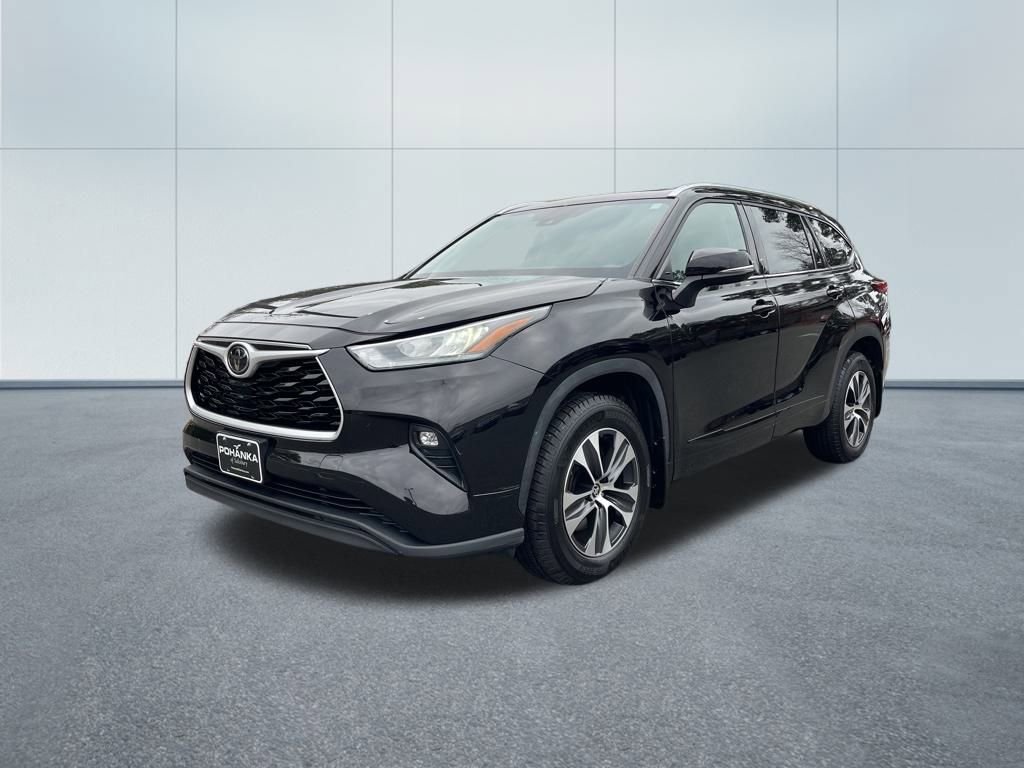 Used 2020 Toyota Highlander XLE image 2