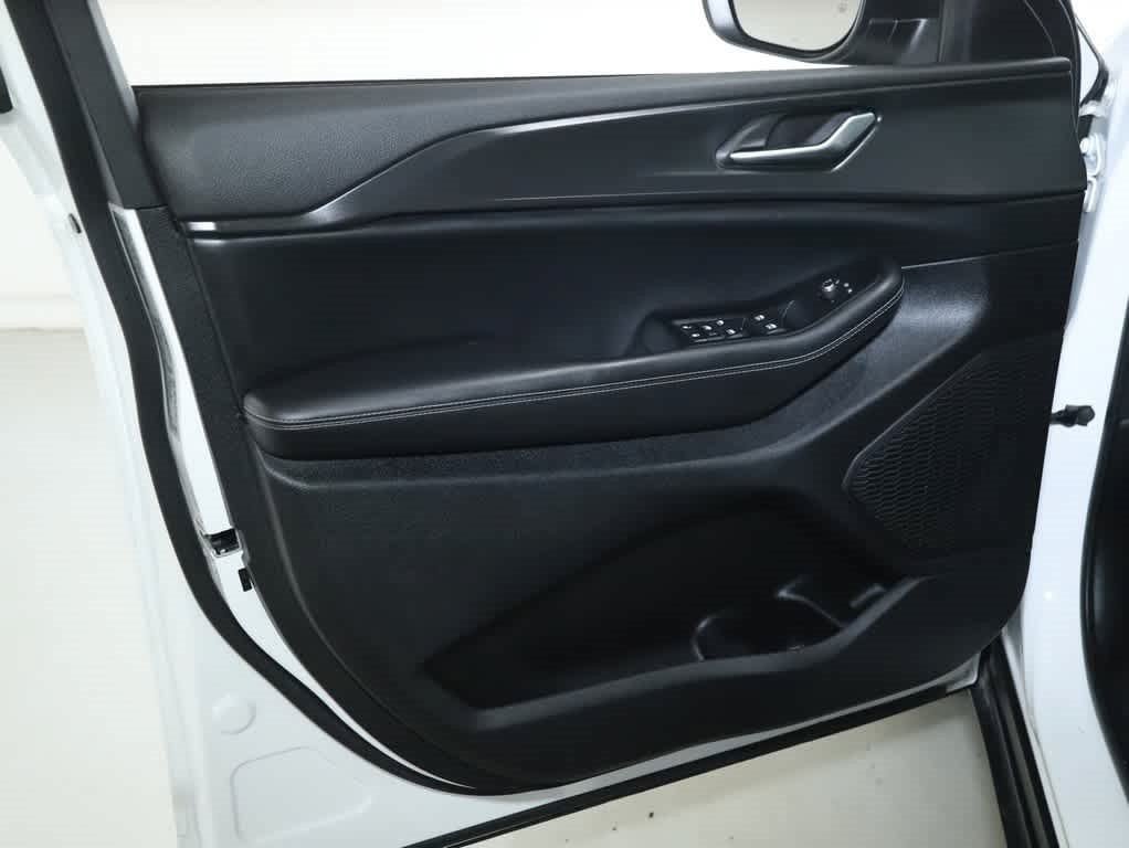 Used 2023 Jeep Grand Cherokee Laredo AWD/4WD image 15