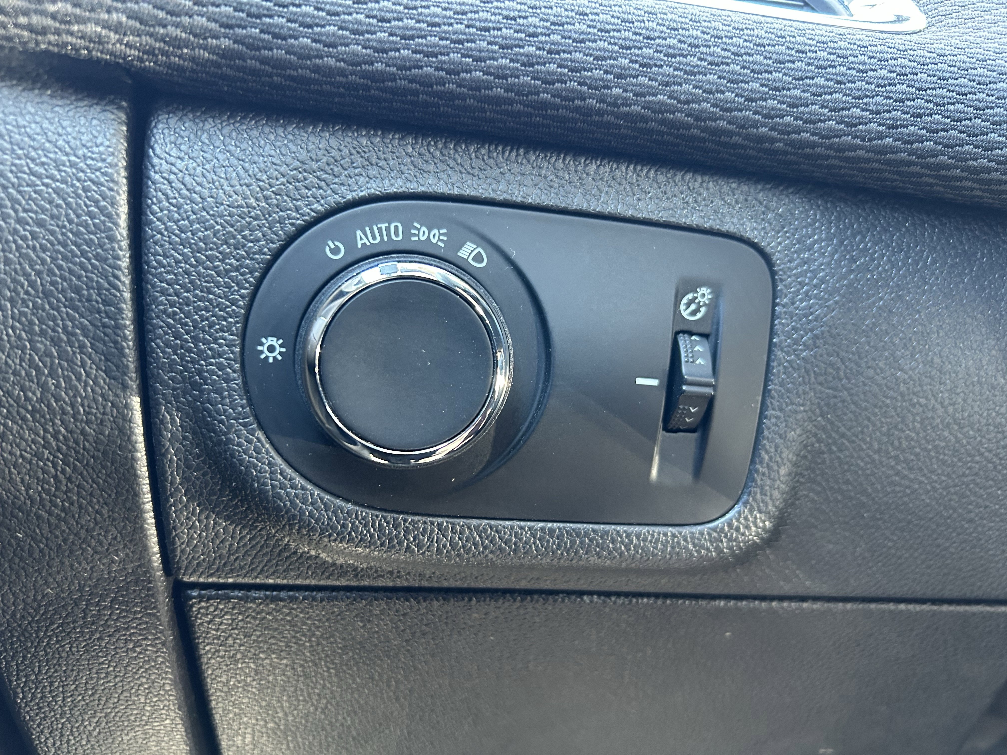 Used 2017 Chevrolet Cruze LT image 16