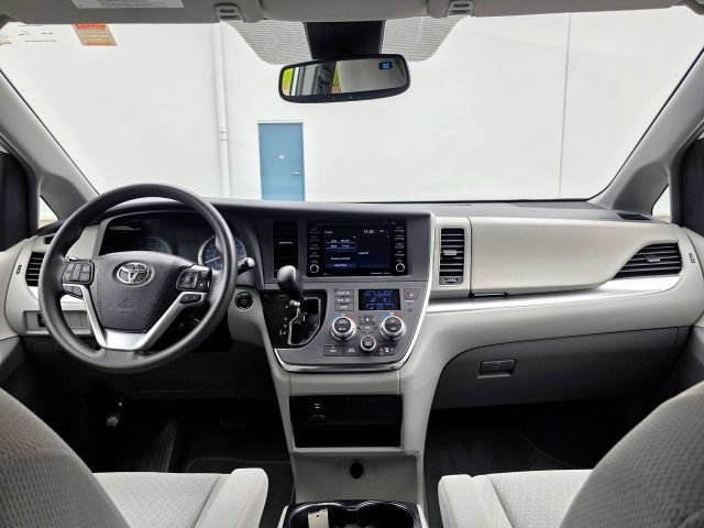 Used 2019 Toyota Sienna LE w/ LE Preferred Package FWD image 10