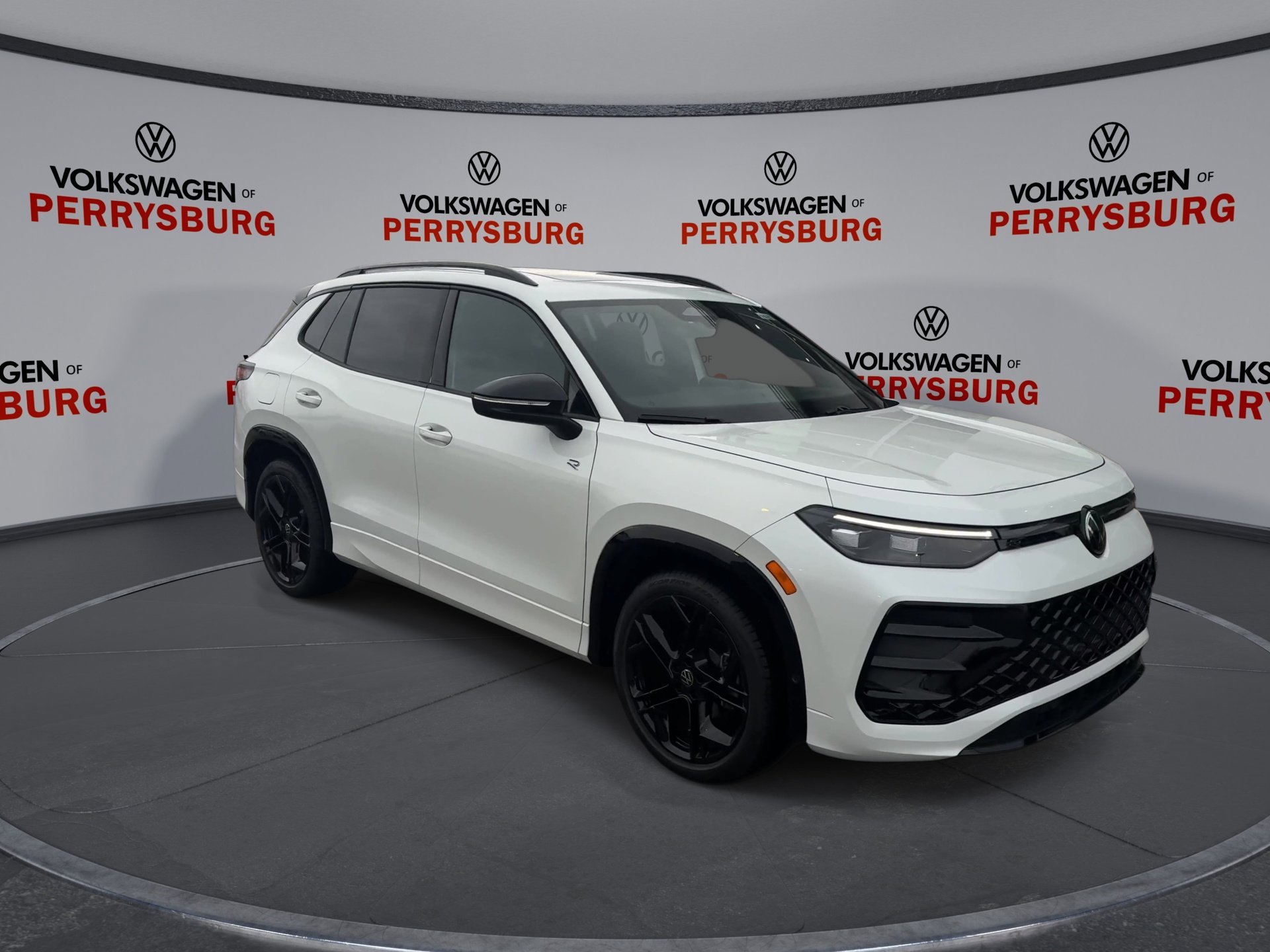 New 2026 Volkswagen Tiguan SE R-Line image 2