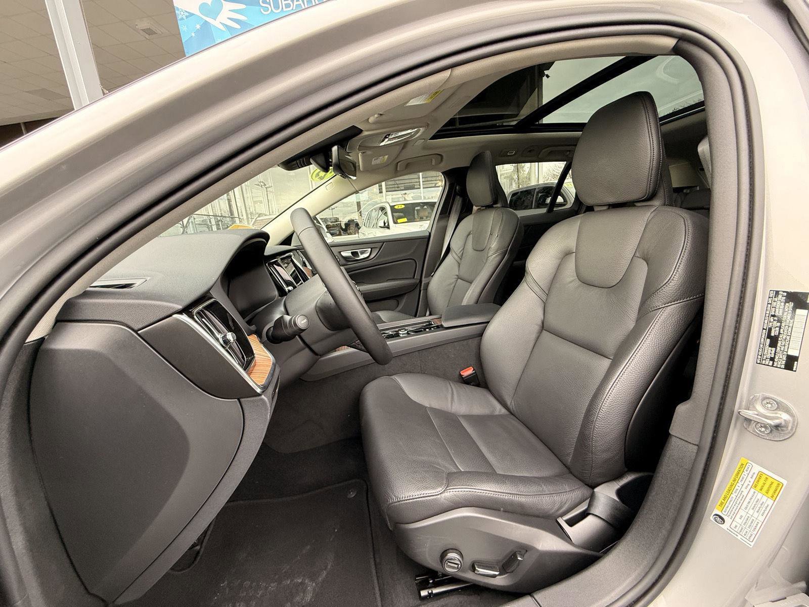 Used 2025 Volvo V60 B5 Cross Country Plus image 13