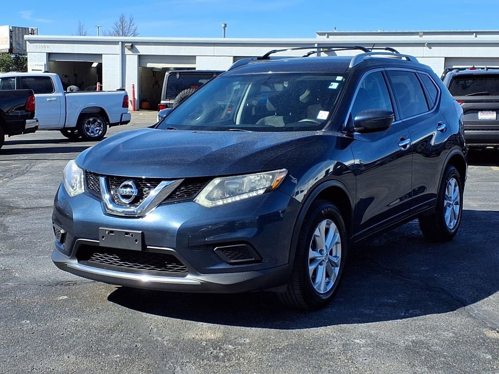 Used 2016 Nissan Rogue SV image 2