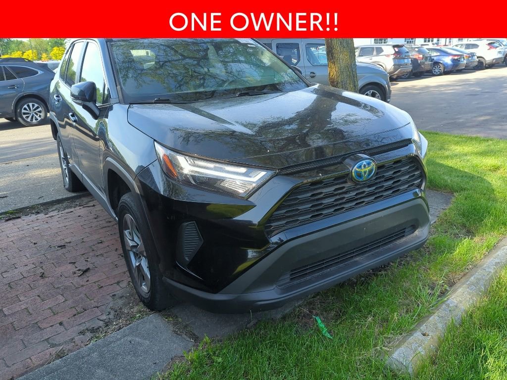 Used 2024 Toyota RAV4 XLE AWD/4WD image 3