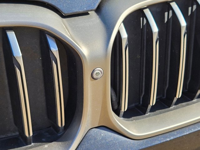 Used 2021 BMW M550i xDrive w/ Dynamic Handling Package image 4