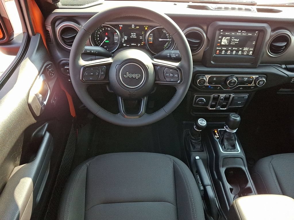 Used 2023 Jeep Wrangler Unlimited AWD/4WD image 11