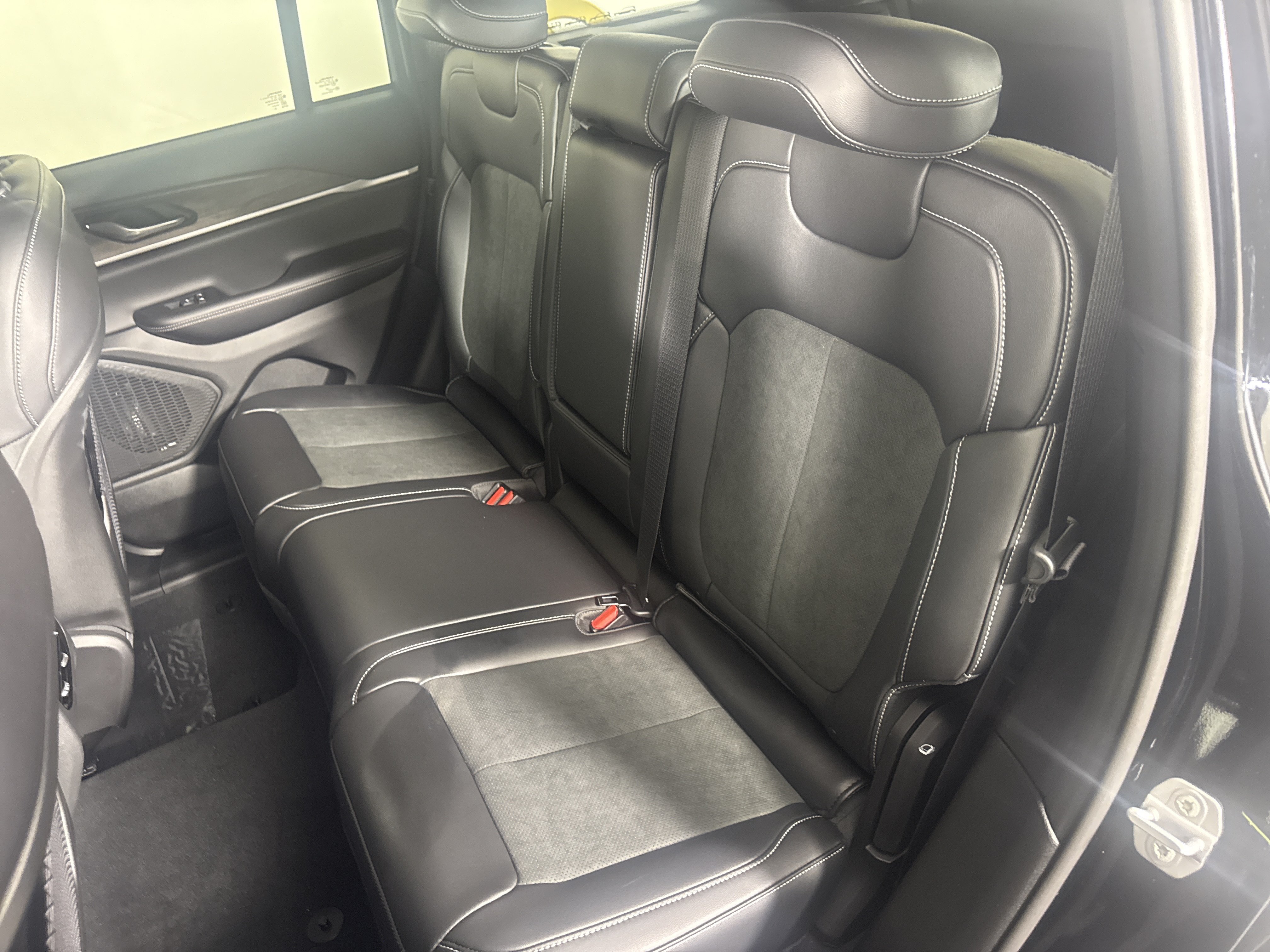 New 2027 Jeep Grand Cherokee 4WD image 13