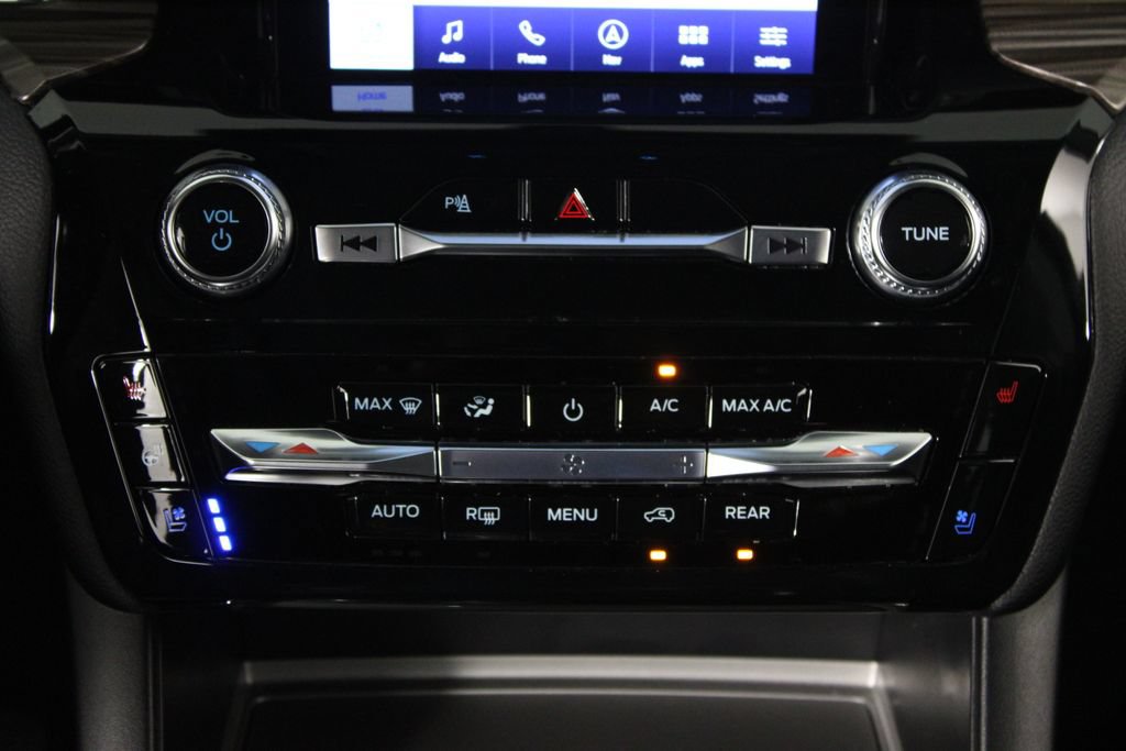 Used 2024 Ford Explorer Limited w/ Limited Technology Package RWD image 21