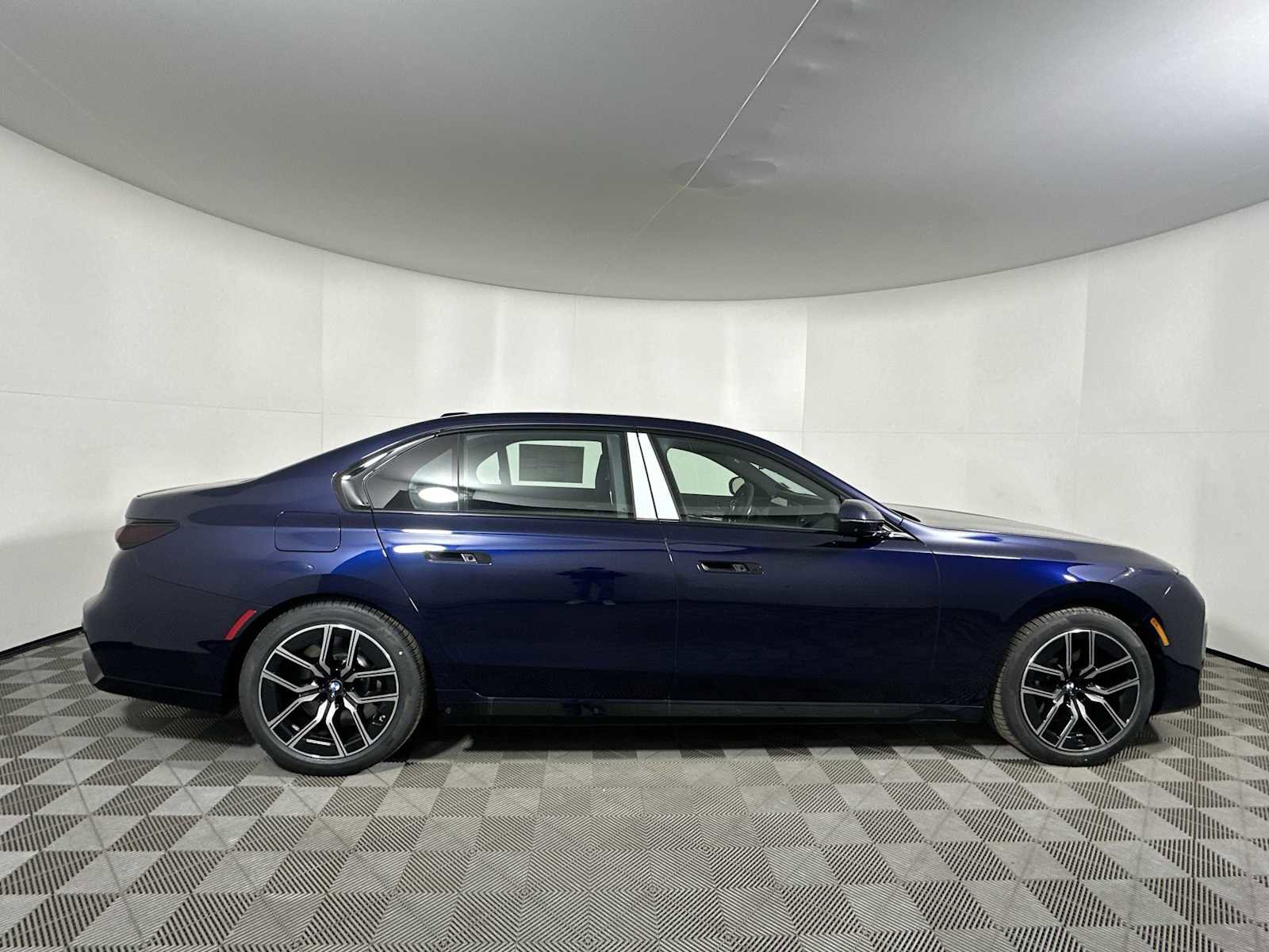 New 2026 BMW 760i xDrive w/ Executive Package image 8