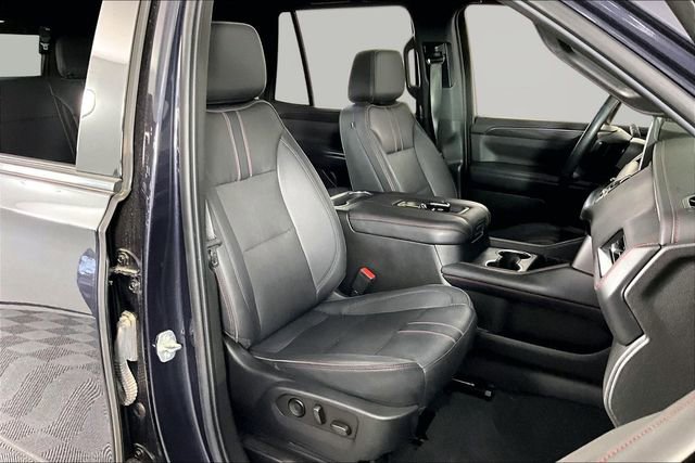 Used 2022 Chevrolet Tahoe RST w/ Luxury Package AWD/4WD image 29