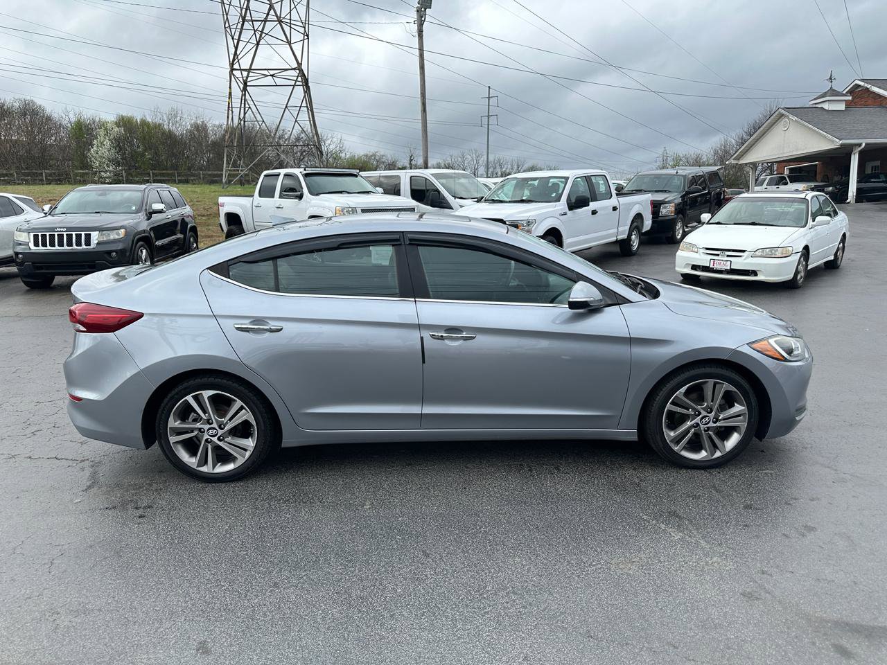 Used 2017 Hyundai Elantra Limited w/ Limited Tech Package 04 FWD image 5