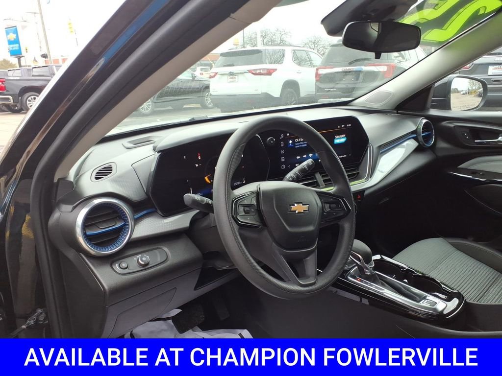 Used 2025 Chevrolet Trax LT image 14
