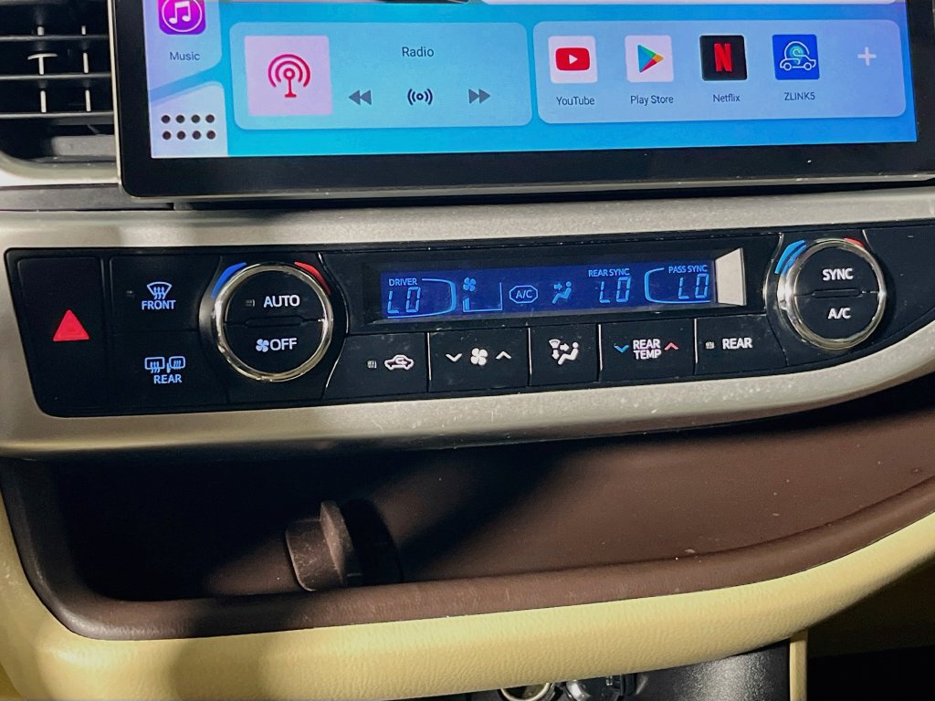 Used 2019 Toyota Highlander XLE FWD image 23