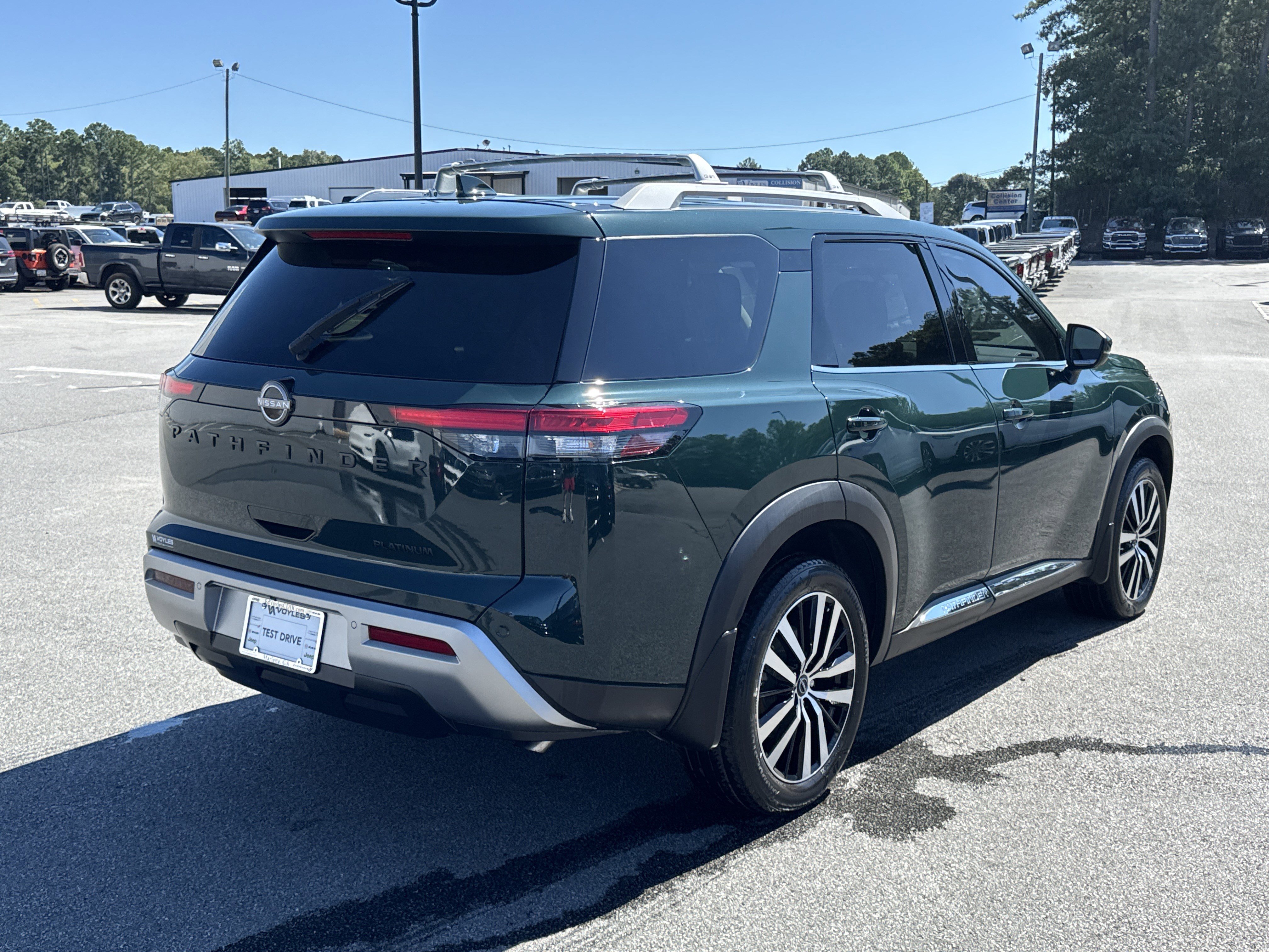 Used 2023 Nissan Pathfinder Platinum image 8