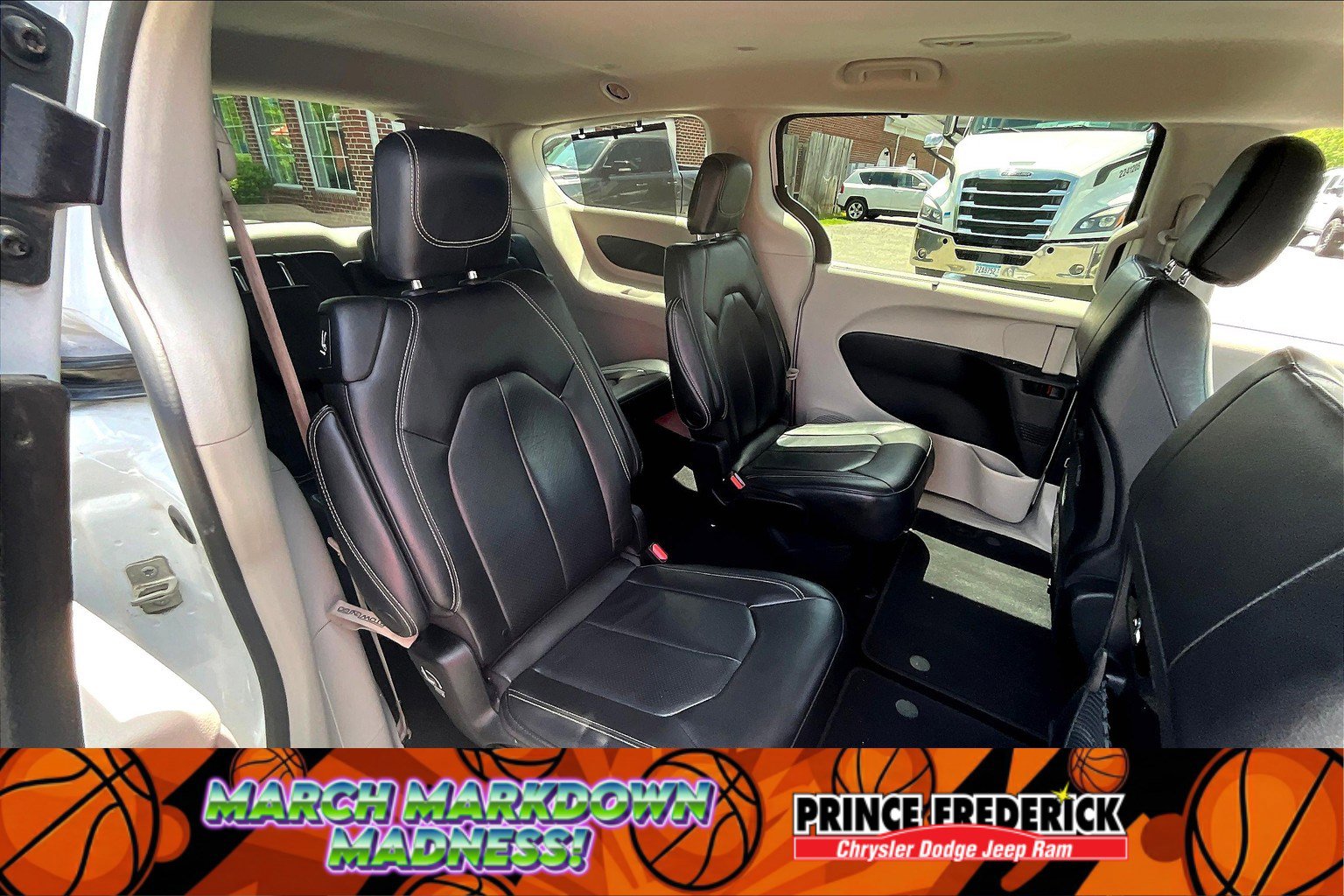 Used 2022 Chrysler Pacifica Touring-L image 22