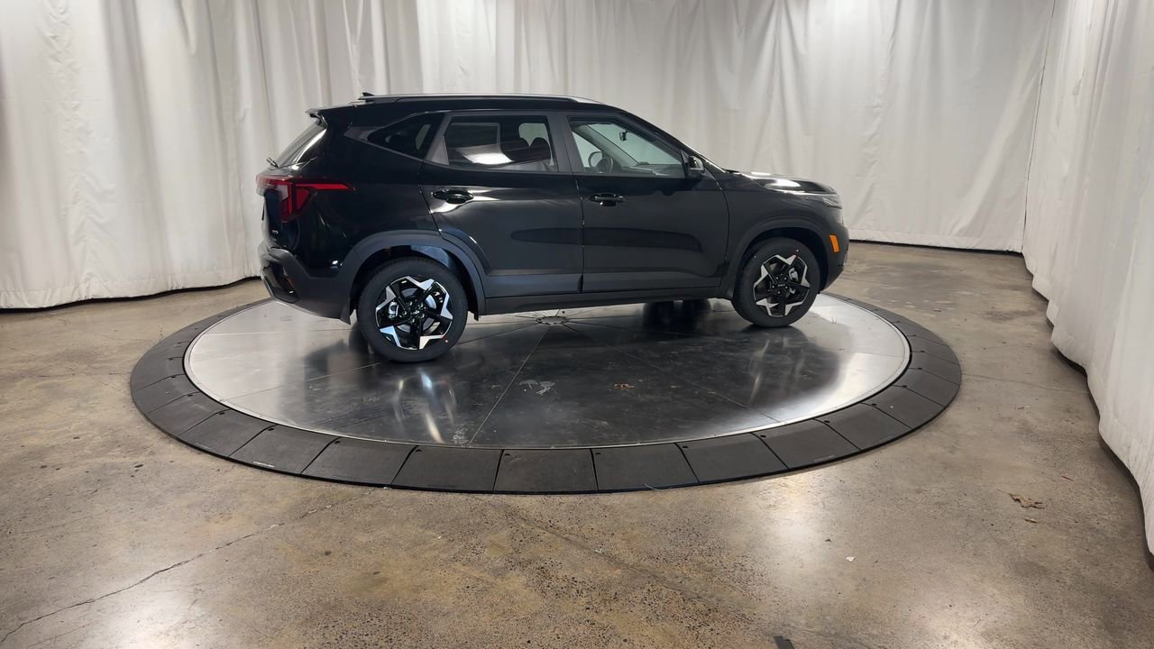 Certified 2025 Kia Seltos S image 2