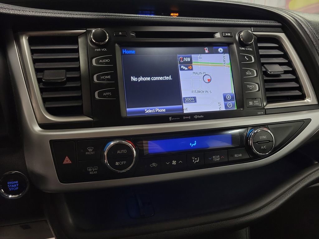 Used 2018 Toyota Highlander SE image 14