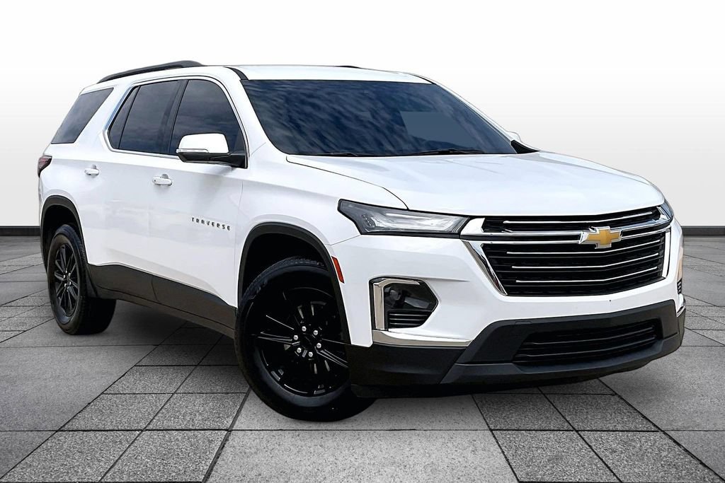 Used 2023 Chevrolet Traverse LT FWD image 2