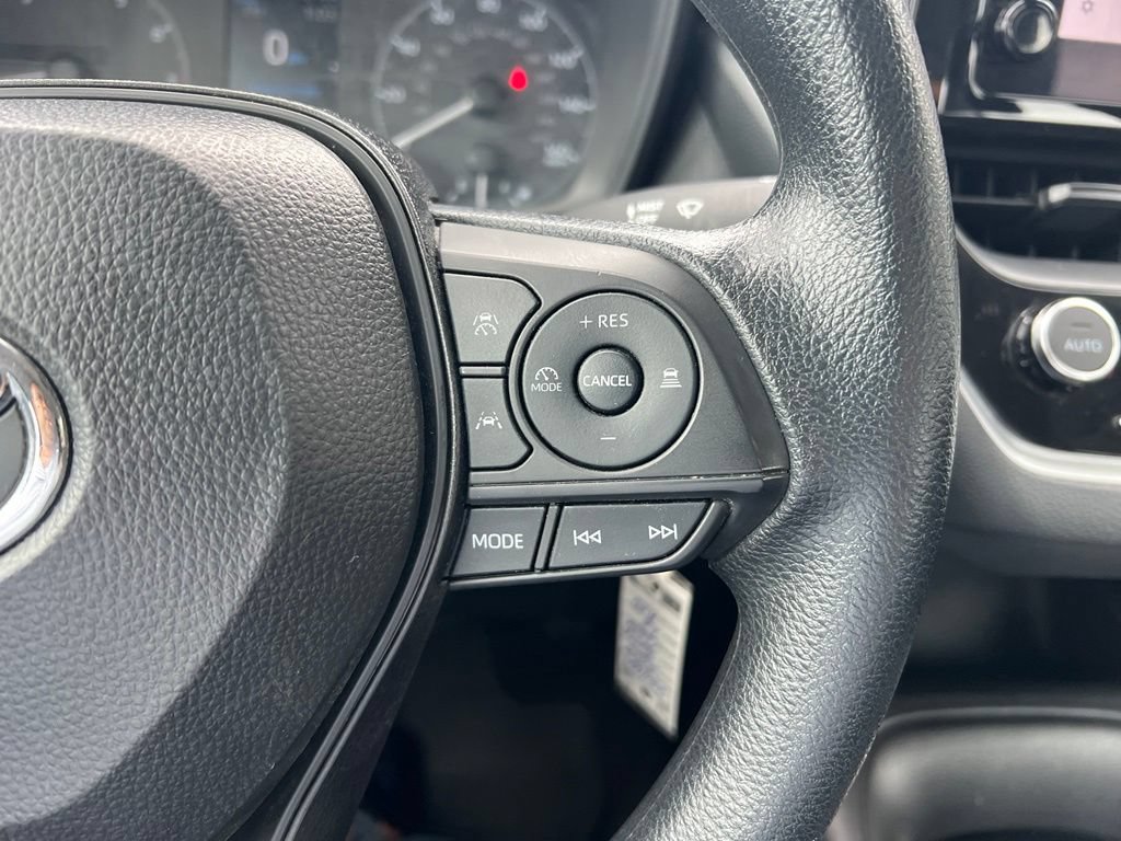 Used 2025 Toyota Corolla LE FWD image 28