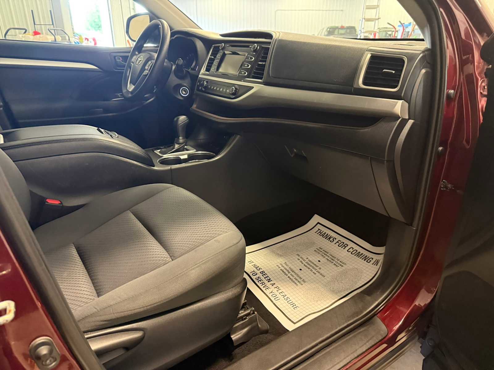 Used 2019 Toyota Highlander LE AWD/4WD image 26