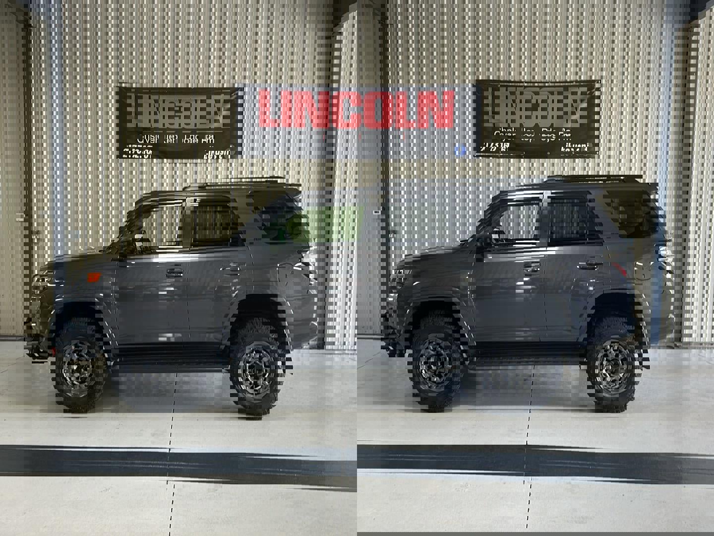 Used 2019 Toyota 4Runner SR5 image 2