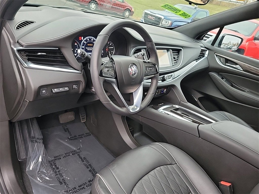 Used 2023 Buick Enclave Avenir w/ Avenir Technology Package image 18