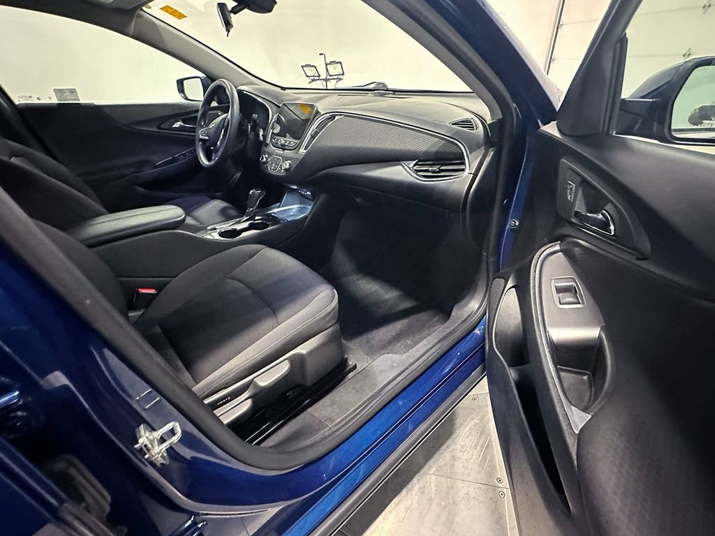 Used 2019 Chevrolet Malibu LT FWD image 24