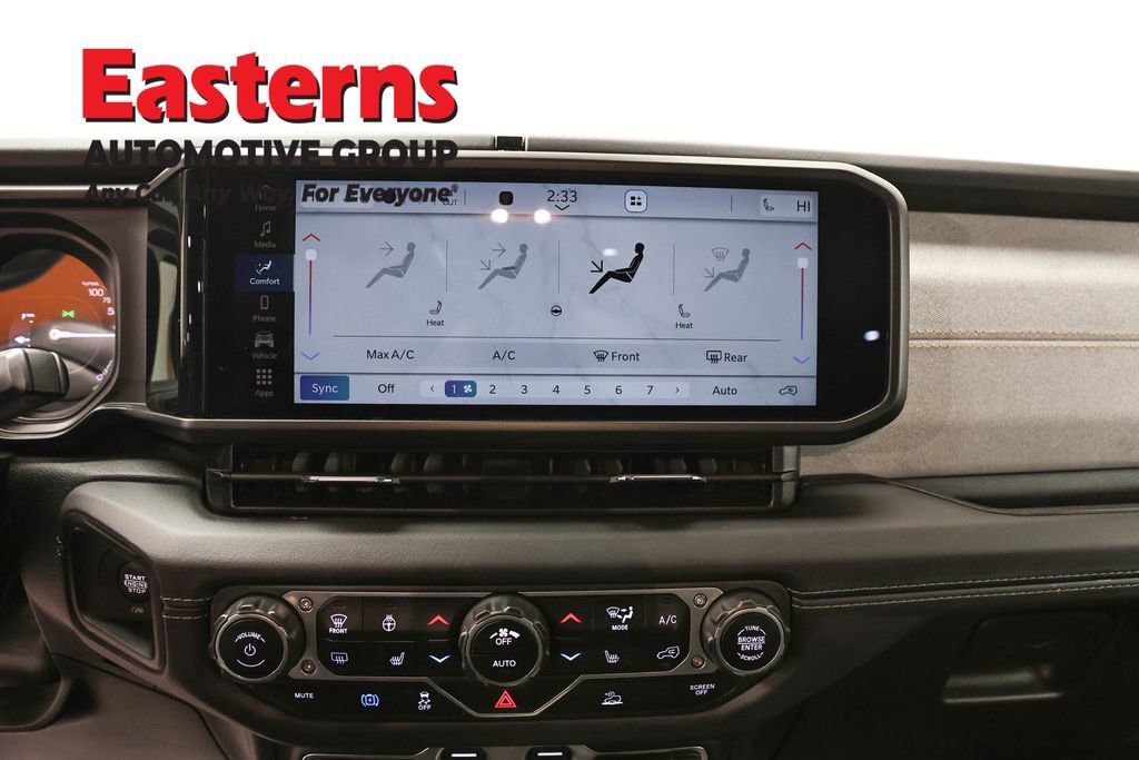 Used 2025 Jeep Wrangler Unlimited Sahara image 12