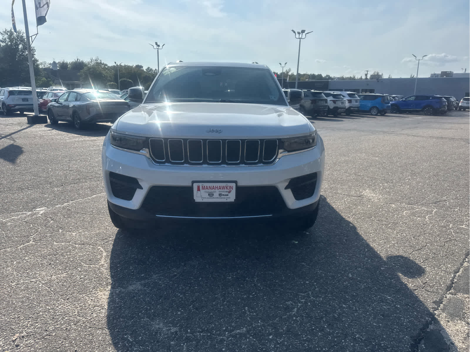 Certified 2023 Jeep Grand Cherokee Laredo image 4