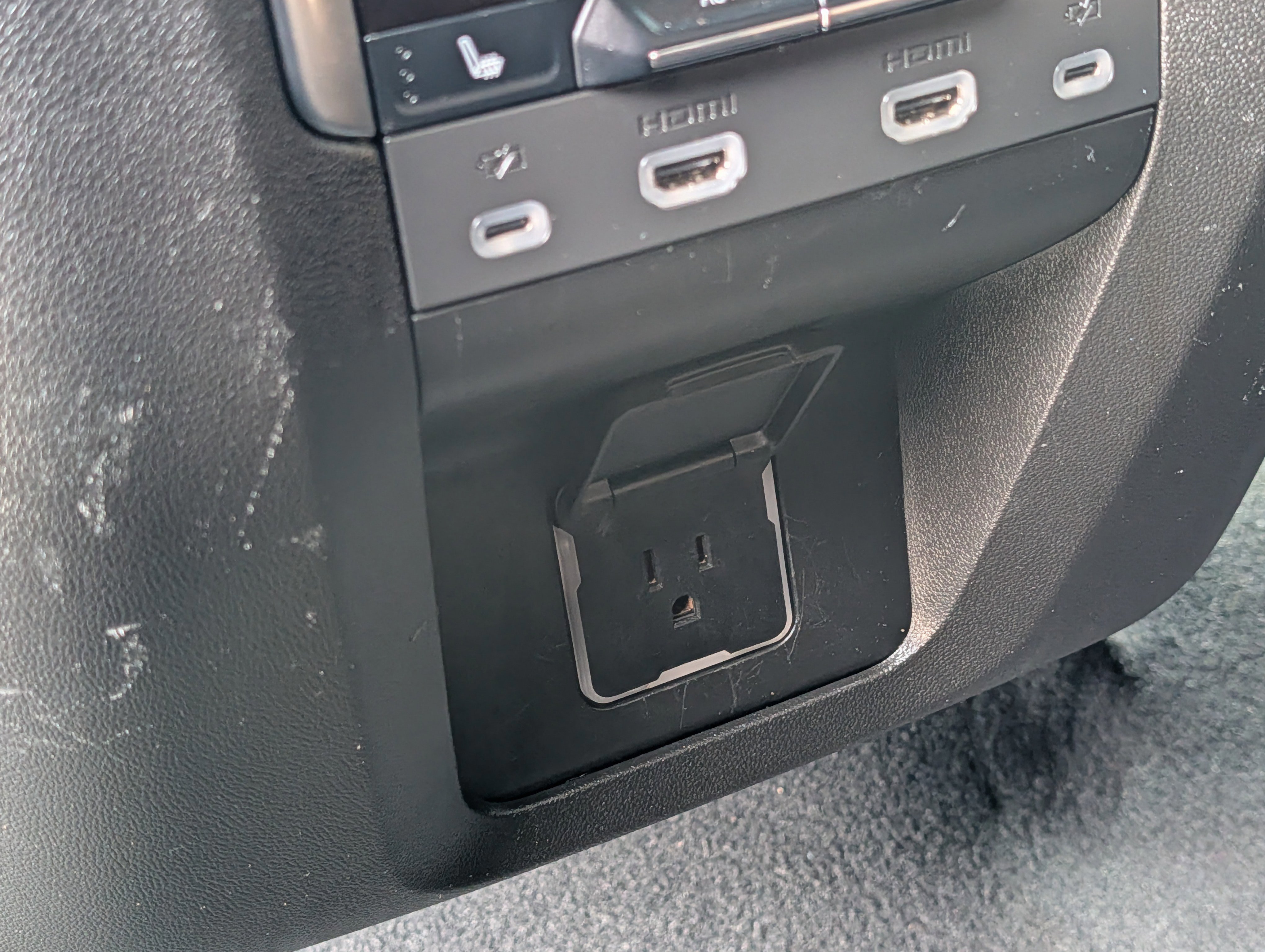 Used 2022 Chevrolet Suburban Premier w/ Max Trailering Package AWD/4WD image 28